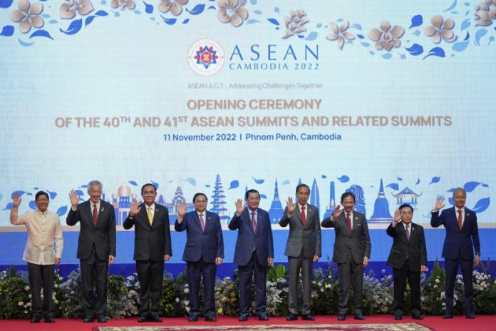 dari-kiri-ke-kanan-presiden-filipina-ferdinand-marcos-jr_221111092225-300