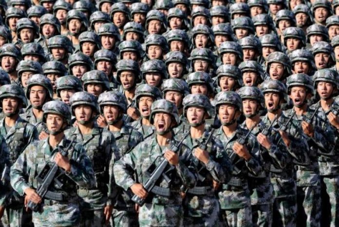 tentara-pembebasan-rakyat-angkatan-bersenjata-cina-saat-merayakan-_171215091905-941