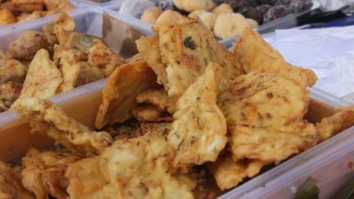 makanan-penyebab-kolesterol_169