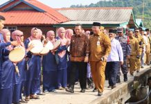 Disambut dengan Beragam Atraksi, Warga Kundur Utara dan Kundur Barat Karimun Terlihat Akrab bersama Ansar