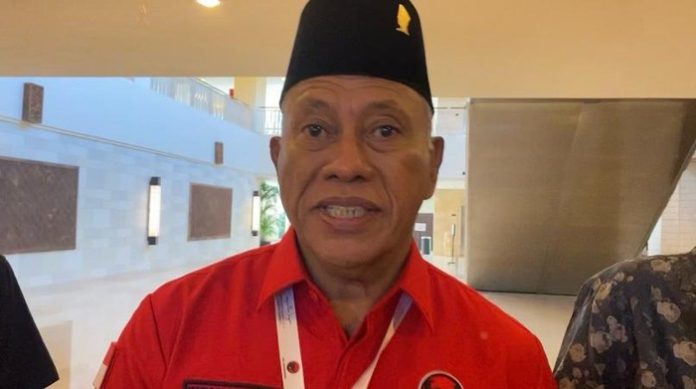 ketua-steering-committe-kongres-ke-6-pdi-perjuangan-komarudin-watubun-di-nusa-dua-bali-convention-center-jumat-182025-1754042148114_169