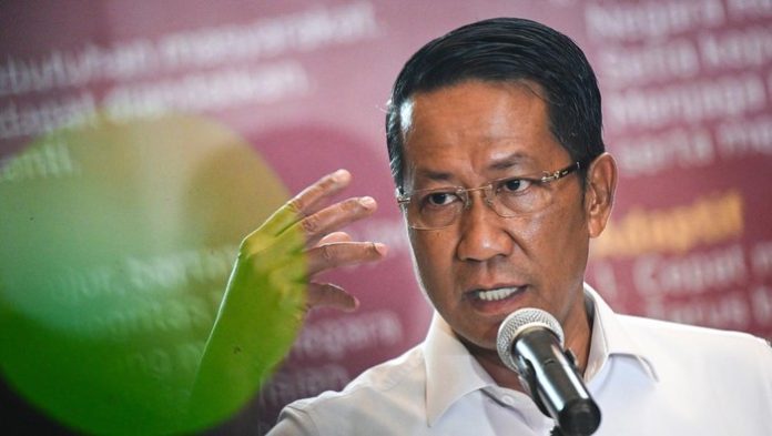 menkum-serahkan-keppres-amnesti-hasto-dan-abolisi-tom-lembong-1754060316855_169