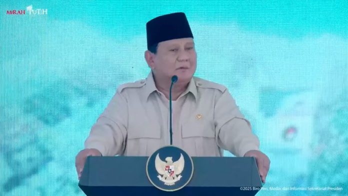 presiden-prabowo-subianto-memberi-sambutan-di-acara-pemusnahan-barang-bukti-berbagai-jenis-narkoba-seberat-21484-ton-di-lapang-1761722685070_169