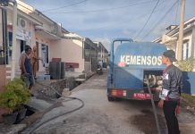 Krisis Air Bersih di Batu IX, Kemensos RI Turun Langsung Salurkan Bantuan