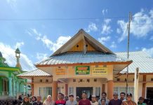 Sentuh Warga Pesisir, Demokrat Bintan Salurkan Sembako dalam Bulan Bakti di Desa Mantang