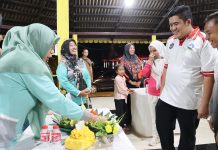 Bupati Roby Puji Kreasi Tumpeng Melestarikan Budaya ‘Emak-Emak’ Kuala Sempang