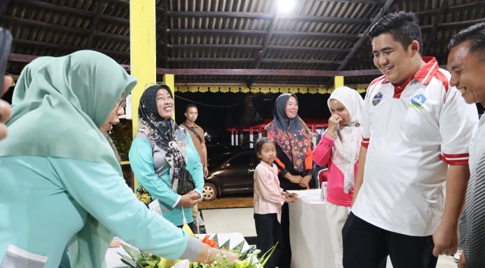 Bupati Roby Puji Kreasi Tumpeng Melestarikan Budaya ‘Emak-Emak’ Kuala Sempang