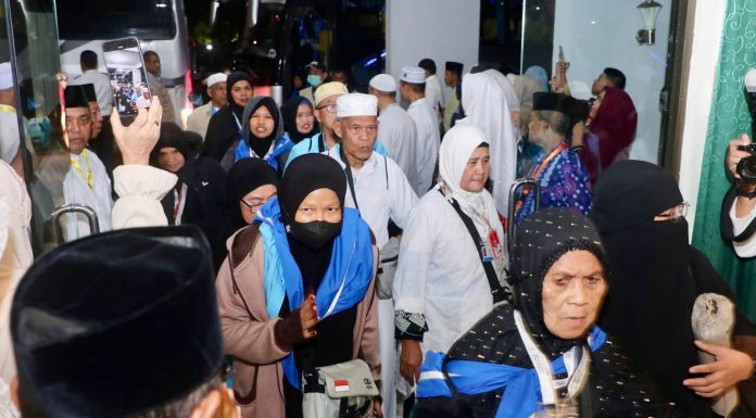 Jemaah Haji Kloter 1 Debarkasi Batam Tiba di Tanah Air