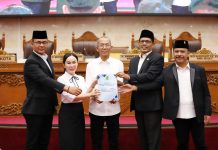 Amsakar-Li Claudia Sampaikan Ranperda Pertanggungjawaban APBD 2025