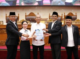 Amsakar-Li Claudia Sampaikan Ranperda Pertanggungjawaban APBD 2025