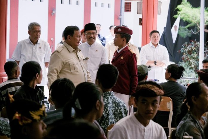 prabowo-ikut-makan-siang-bersama-siswa-sekolah-rakyat-di-tabanan-1780827882498
