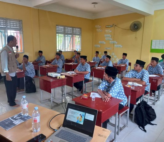 Prodi Tadris Bahasa Inggris IAI Miftahul Ulum gelar pelatihan TOEIC bagi santri Darussilmi Boarding School Bintan