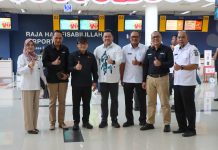 Sekda Bintan Sambut Kedatangan Komisi VII DPR RI di Bandara Raja Haji Fisabilillah