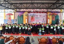 Sekda Bintan Mewisuda 34 Atok Nenek Dari Sekolah Lansia Kasih Ibu Desa Sebong Lagoi