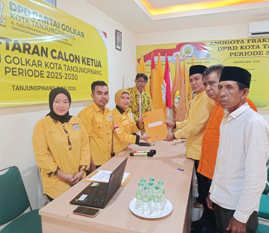Usai Salat Jumat, Fathir Resmi Mendaftar sebagai Calon Ketua DPD Partai Golkar Tanjungpinang