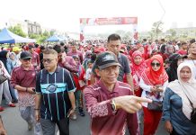 Amsakar Ikut Jalan dan Senam Bersama Ribuan Warga Batu Ampar