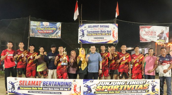 Sekda Ronny Tutup Turnamen Voli Semi Open Antar RW Cup V, BRC Balai Rejo dan Belak Raih Juara Pertama