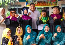 37 Lansia Rumah Bahagia Bintan Diwisuda, Bupati Roby: Belajar Tidak Mengenal Usia