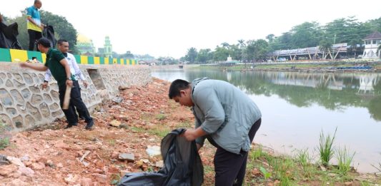 Gubernur Kepri dan Bupati Bintan Lakukan Aksi Gotong Royong di Taman Kolam Kijang