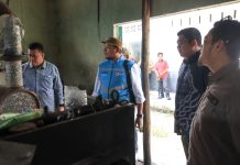Bupati Roby Tinjau Kelistrikan Pulau Mapur, Dorong Peningkatan Layanan hingga 24 Jam