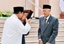 Presiden Prabowo Dapat Mushaf Al-Qur’an dan Buku ‘Gontor untuk Indonesia’